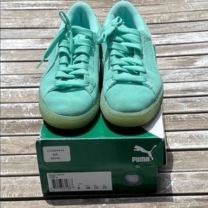 Lightly used Puma Suede Iced JR Big Kid Size 7